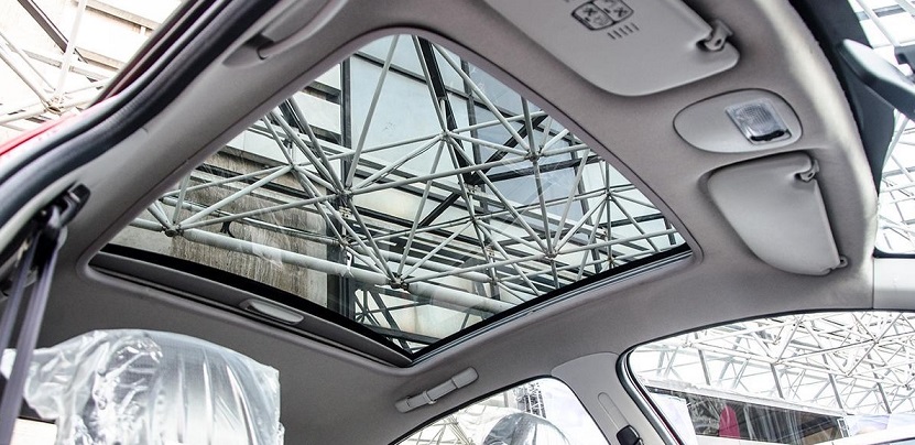 پژو 207 اتوماتیک با سقف شیشه‌ای